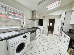Kitchen- click for photo gallery